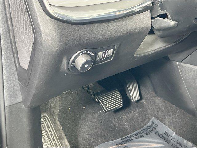 Photo of 2022 Diamond Black Crystal Pearlcoat Jeep Compass