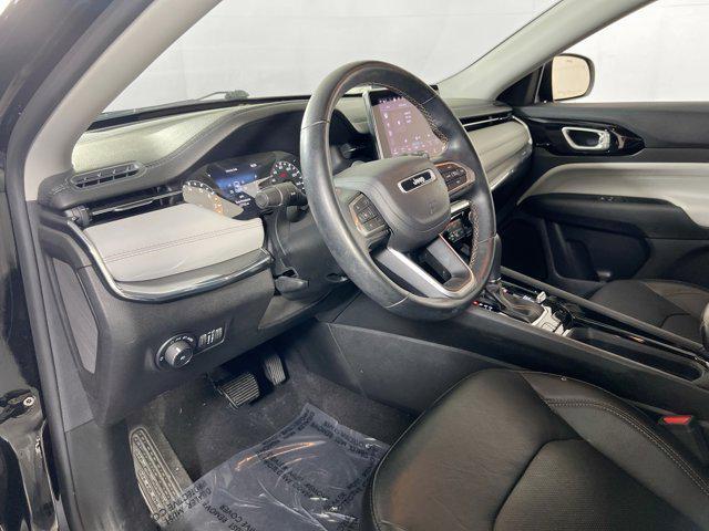 Photo of 2022 Diamond Black Crystal Pearlcoat Jeep Compass