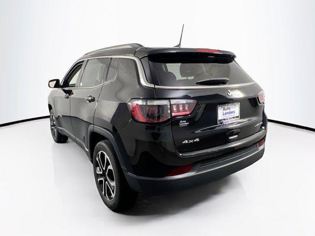 Photo of 2022 Diamond Black Crystal Pearlcoat Jeep Compass