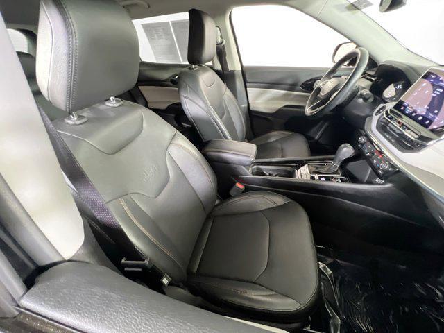 Photo of 2022 Diamond Black Crystal Pearlcoat Jeep Compass