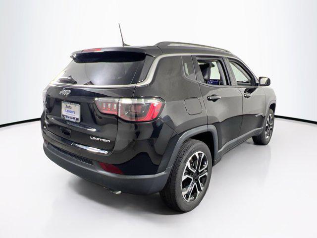 Photo of 2022 Diamond Black Crystal Pearlcoat Jeep Compass