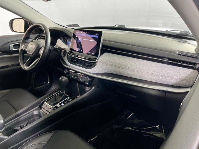 Photo of 2022 Bright White Clearcoat Jeep Compass