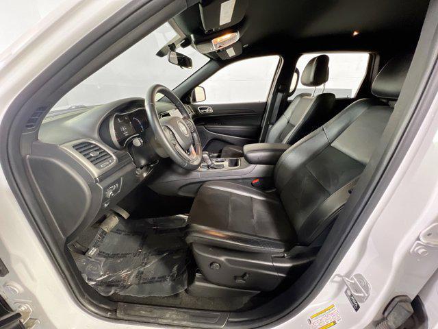 Photo of 2021 Bright White Clearcoat Jeep Grand Cherokee