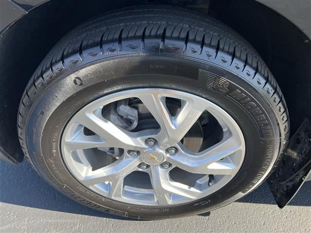 Photo of 2021 Mosaic Black Metallic Chevrolet Equinox