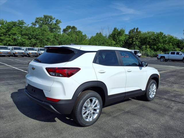 Photo of 2026 Summit White Chevrolet Trailblazer