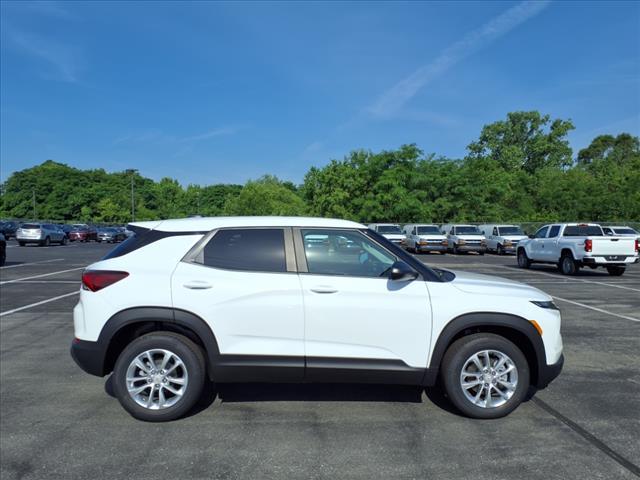 Photo of 2026 Summit White Chevrolet Trailblazer