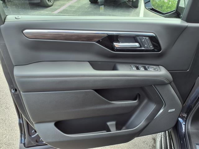 Photo of 2025 Dark Ash Metallic Chevrolet Suburban