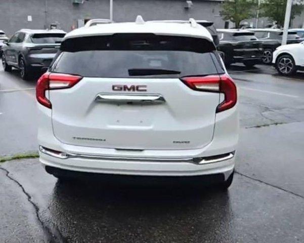 Photo of 2022 White Frost Tri-Coat GMC Terrain