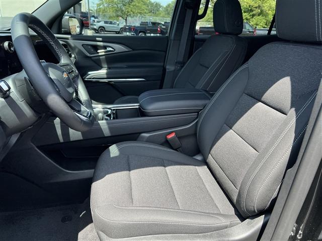 Photo of 2025 Mosaic Black Metallic Chevrolet Traverse
