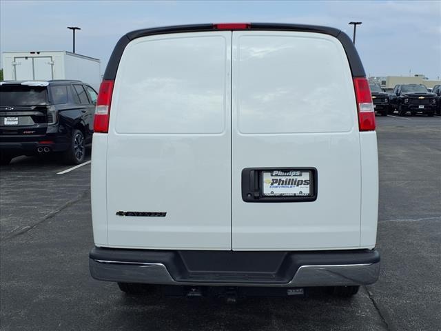 Photo of 2025 Summit White Chevrolet Express 2500