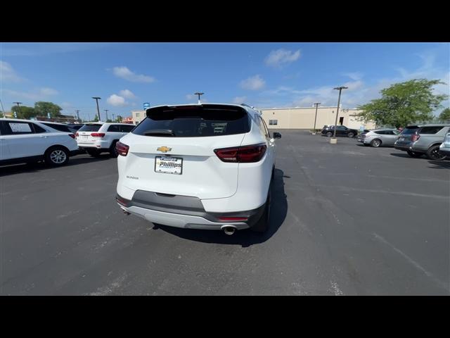 Photo of 2023 Summit White Chevrolet Blazer