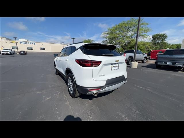 Photo of 2023 Summit White Chevrolet Blazer