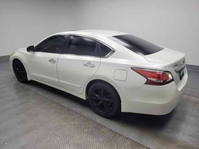 Photo of 2015 Pearl White Nissan Altima