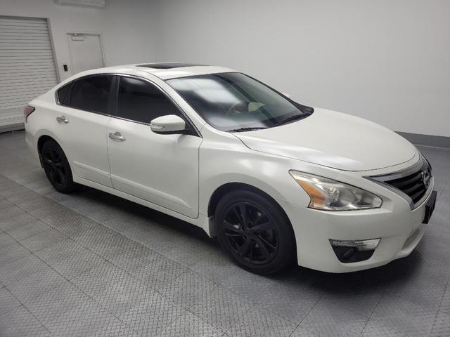 Photo of 2015 Pearl White Nissan Altima