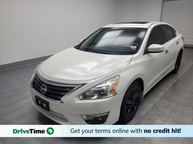 Photo of 2015 Pearl White Nissan Altima