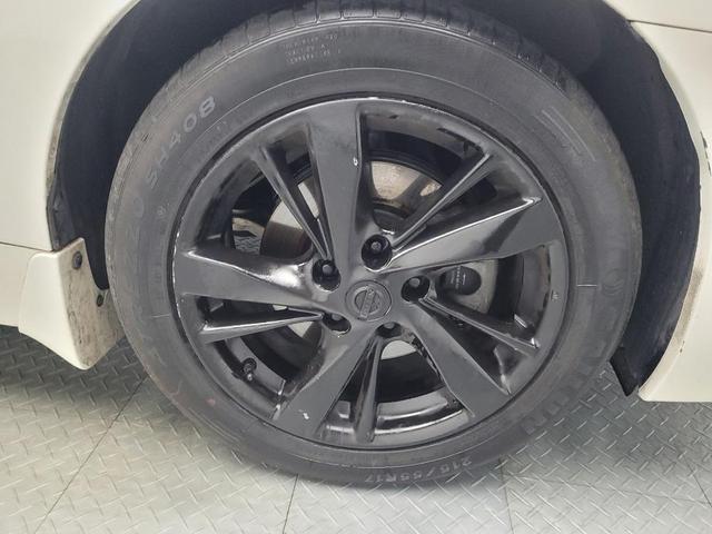 Photo of 2015 Pearl White Nissan Altima