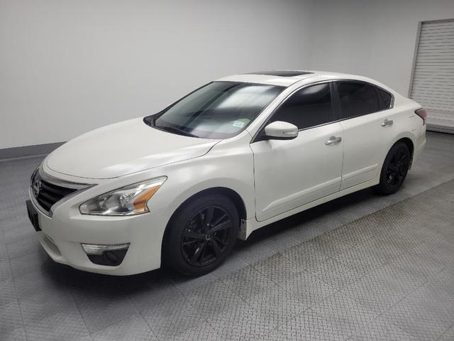 Photo of 2015 Pearl White Nissan Altima
