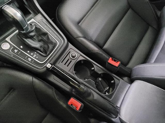 Photo of 2018 Deep Black Pearl Metallic Volkswagen Golf Alltrack
