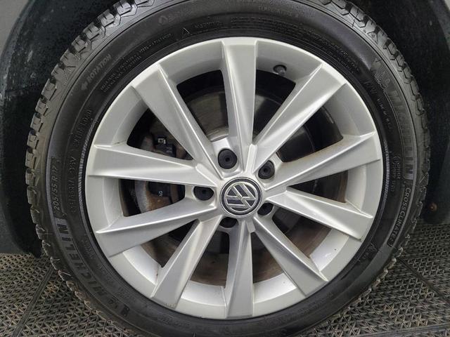 Photo of 2018 Deep Black Pearl Metallic Volkswagen Golf Alltrack