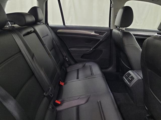 Photo of 2018 Deep Black Pearl Metallic Volkswagen Golf Alltrack