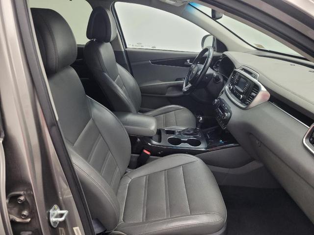 Photo of 2016 Gray Kia Sorento