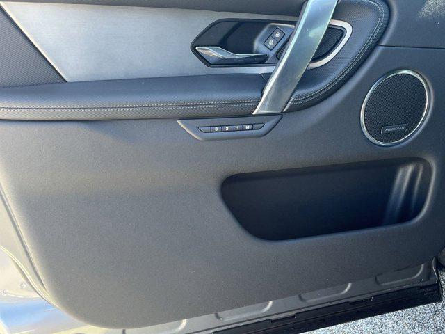 Photo of 2025 Eiger Grey Metallic Land Rover Discovery Sport
