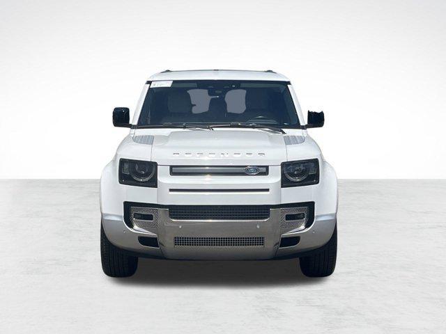 Photo of 2023 Fuji White Land Rover Defender