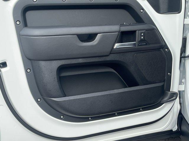 Photo of 2025 Fuji White Land Rover Defender
