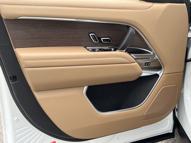 Photo of 2025 Fuji White Land Rover Range Rover