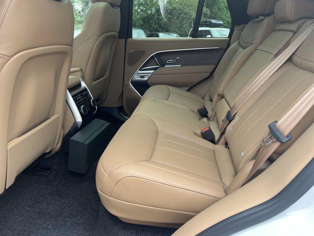 Photo of 2025 Fuji White Land Rover Range Rover