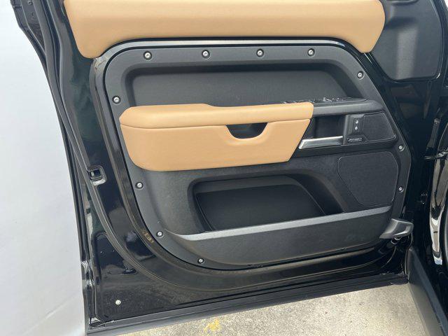 Photo of 2025 Santorini Black Land Rover Defender