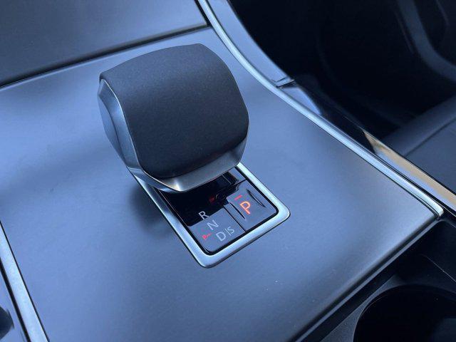 Photo of 2025 Hakuba Silver Land Rover Range Rover Velar