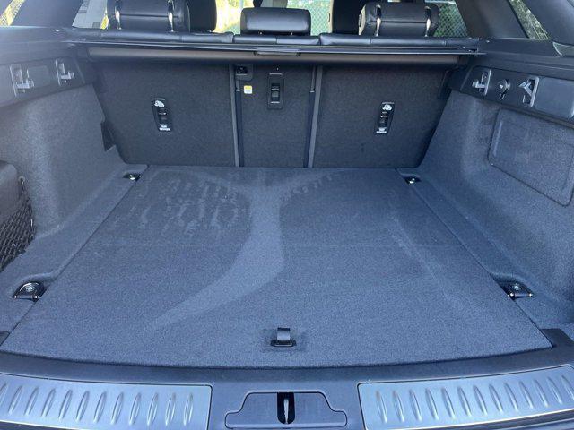 Photo of 2025 Hakuba Silver Land Rover Range Rover Velar