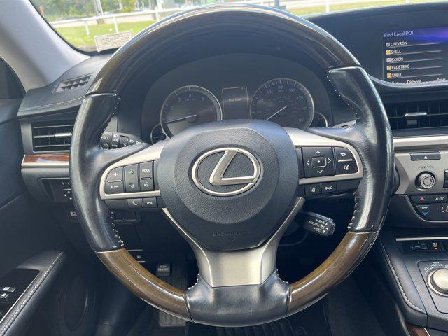 Photo of 2017 Eminent White Pearl Lexus ES 350