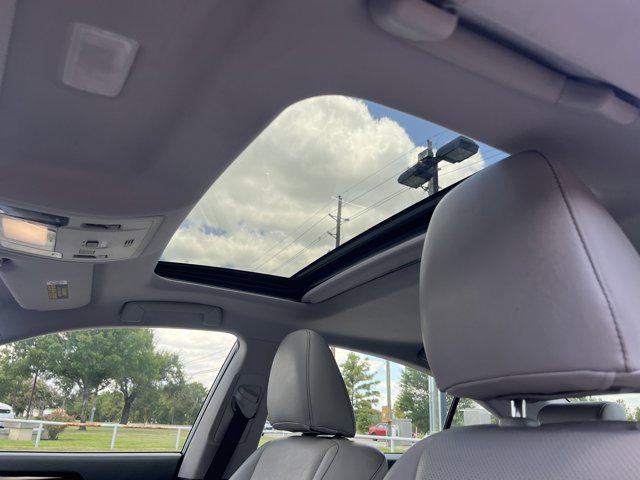 Photo of 2017 Eminent White Pearl Lexus ES 350