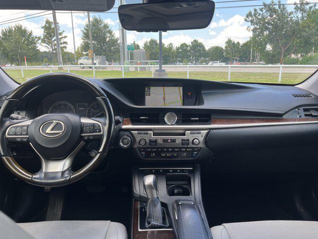 Photo of 2017 Eminent White Pearl Lexus ES 350