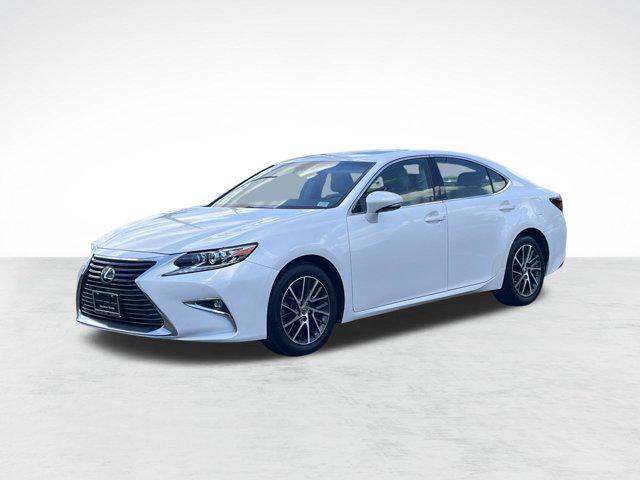 Photo of 2017 Eminent White Pearl Lexus ES 350