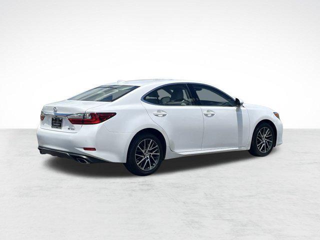 Photo of 2017 Eminent White Pearl Lexus ES 350