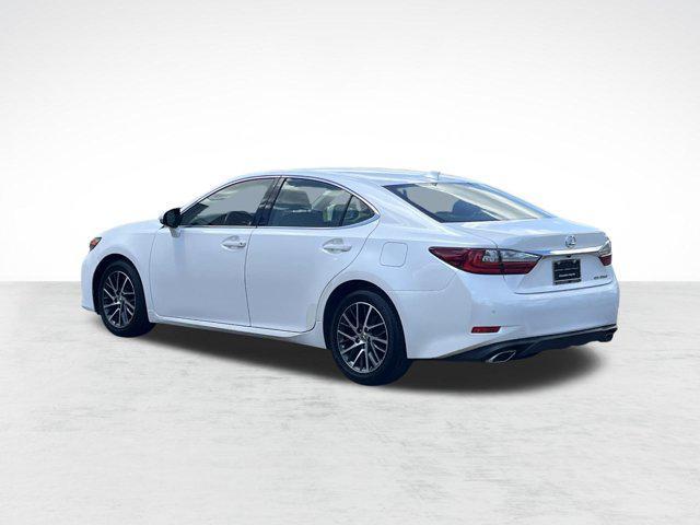 Photo of 2017 Eminent White Pearl Lexus ES 350