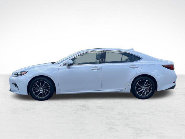 Photo of 2017 Eminent White Pearl Lexus ES 350