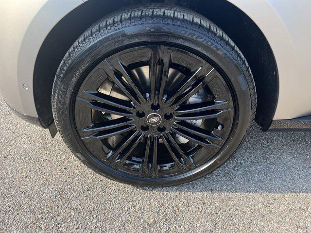 Photo of 2025 Flux Silver SV Bespoke Ultra Metallic Satin Land Rover Range Rover