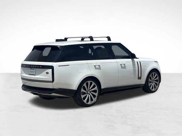 Photo of 2023 White Land Rover Range Rover