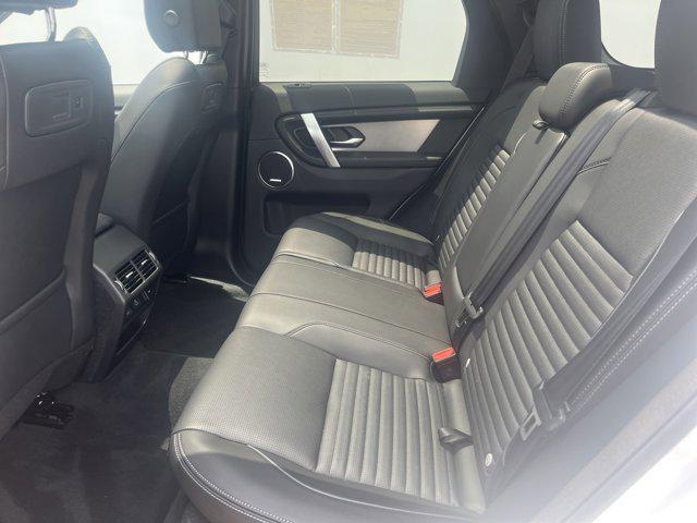 Photo of 2025 Fuji White Land Rover Discovery Sport