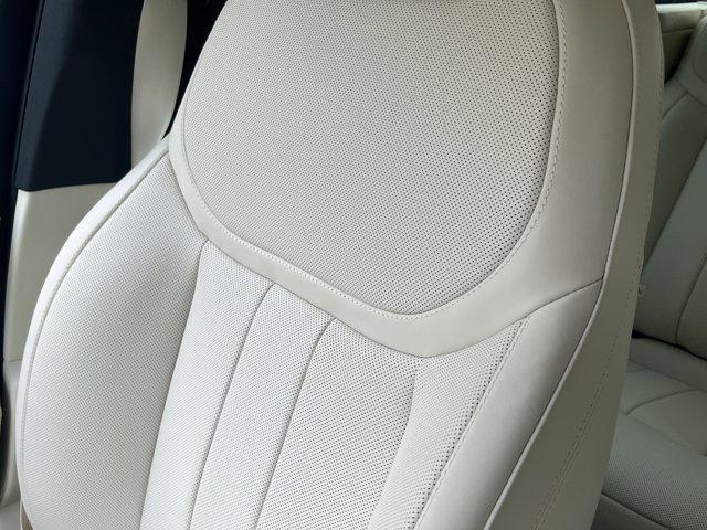 Photo of 2025 Fuji White Land Rover Range Rover