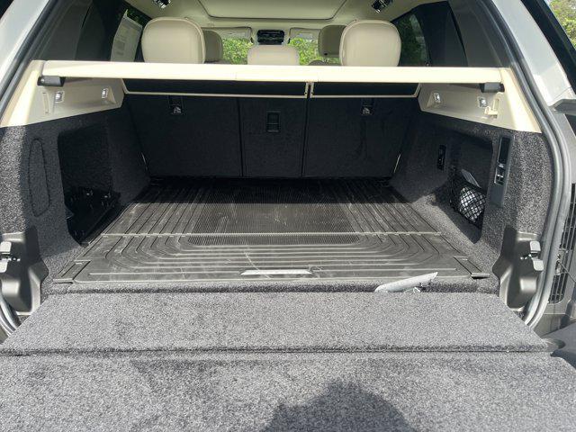 Photo of 2025 Fuji White Land Rover Range Rover