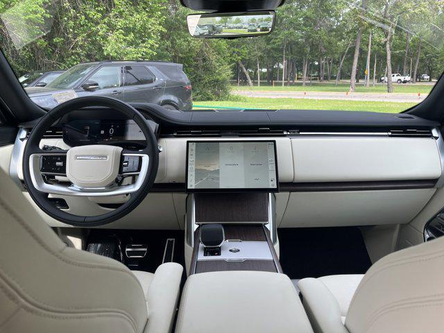 Photo of 2025 Fuji White Land Rover Range Rover