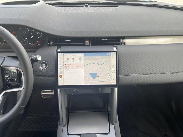 Photo of 2025 Ostuni Pearl White Premium Metallic Land Rover Discovery Sport