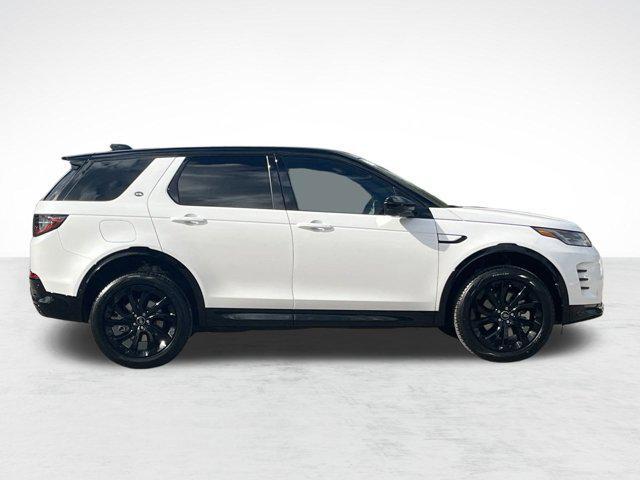 Photo of 2025 Ostuni Pearl White Premium Metallic Land Rover Discovery Sport