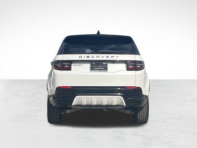 Photo of 2025 Ostuni Pearl White Premium Metallic Land Rover Discovery Sport
