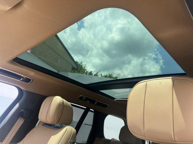 Photo of 2025 Fuji White Land Rover Range Rover